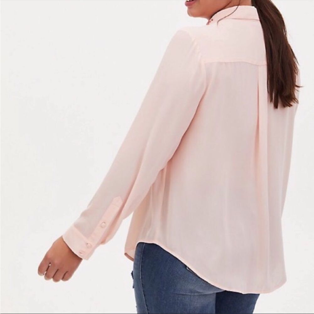 New Torrid Madison Blush Pink embellished Top shirt button down size 5 5X 28 - Picture 4 of 6